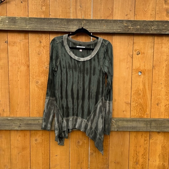 Knox Rose Womens Shark Bite Top Size Small Long Sleeve Green Tie dyed Grunge - Picture 2 of 13